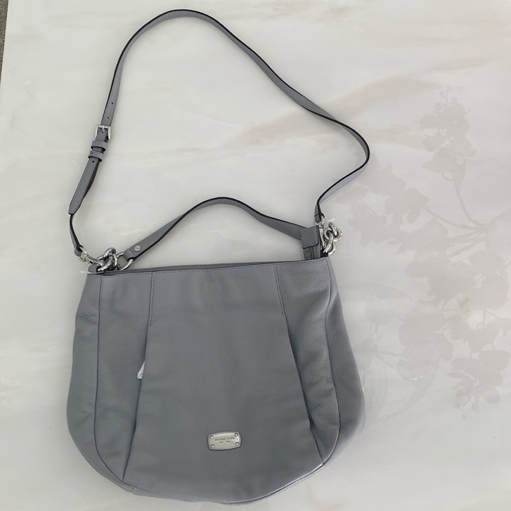 NWT Michael Kors Hallie large shoulder bag in dove.
